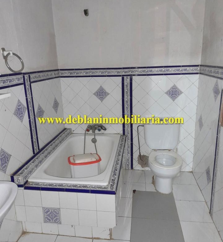 TERRENO DE 2.200 M2 CON DOS CASAS DE PIEDRA A REHABILTAR
