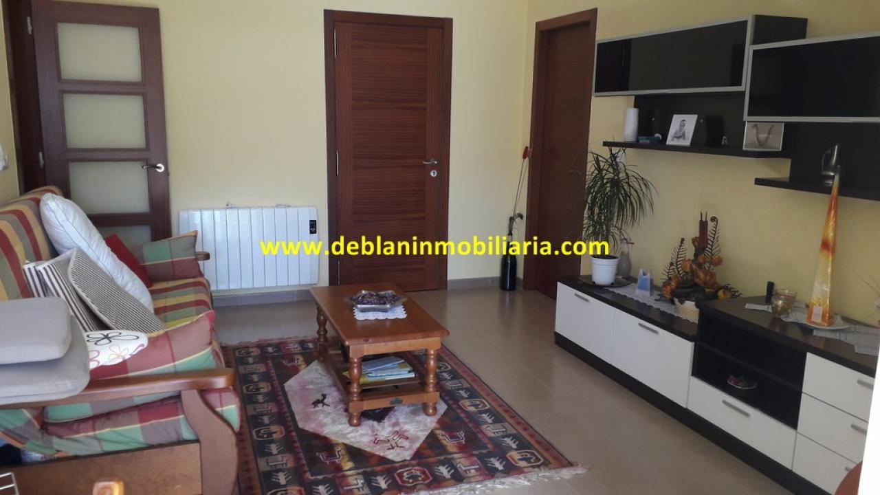 176604733499200168092_176604727775 ÁTICO AMUEBLADO, CON TERRAZA, DOS PLAZAS DE GARAJE Y TRASTERO