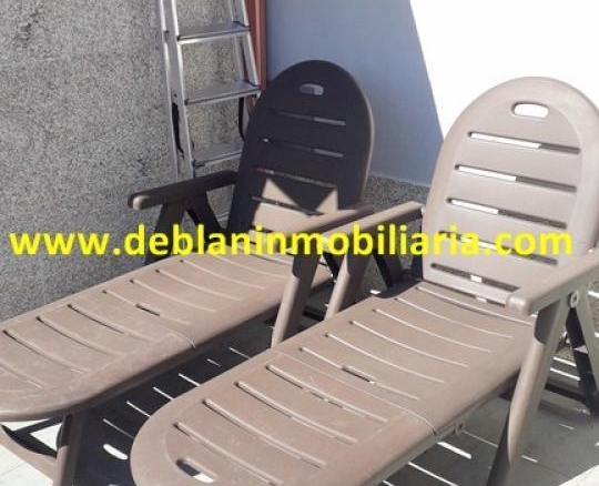 ÁTICO AMUEBLADO, CON TERRAZA, DOS PLAZAS DE GARAJE Y TRASTERO
