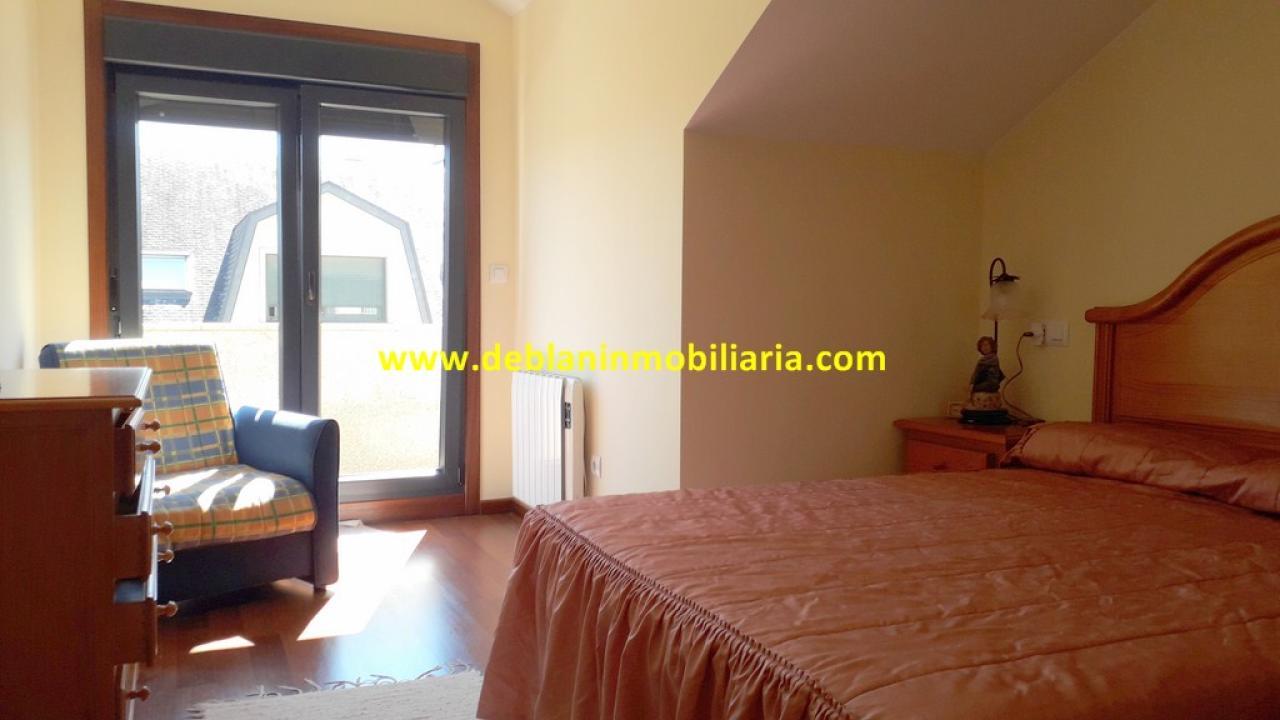 176604733826100168092_176604727797 ÁTICO AMUEBLADO, CON TERRAZA, DOS PLAZAS DE GARAJE Y TRASTERO