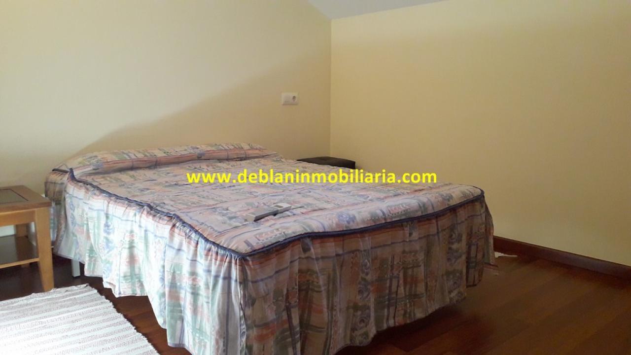 176604733926300168092_176604727805 ÁTICO AMUEBLADO, CON TERRAZA, DOS PLAZAS DE GARAJE Y TRASTERO