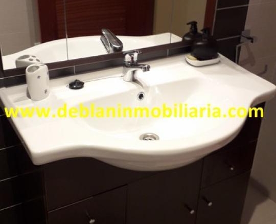 ÁTICO AMUEBLADO, CON TERRAZA, DOS PLAZAS DE GARAJE Y TRASTERO