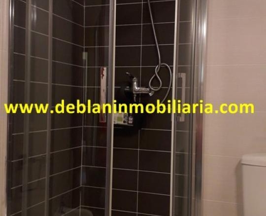 ÁTICO AMUEBLADO, CON TERRAZA, DOS PLAZAS DE GARAJE Y TRASTERO