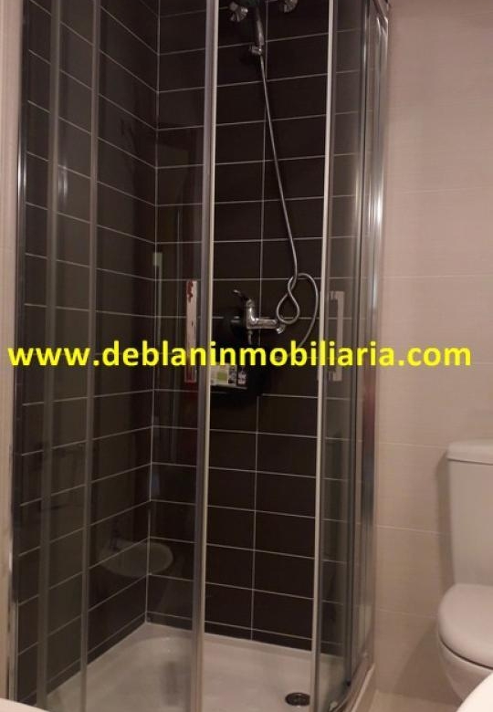 ÁTICO AMUEBLADO, CON TERRAZA, DOS PLAZAS DE GARAJE Y TRASTERO
