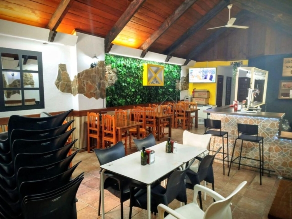 Local cerca av de la Aurora