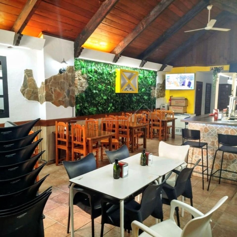 Local cerca av de la Aurora