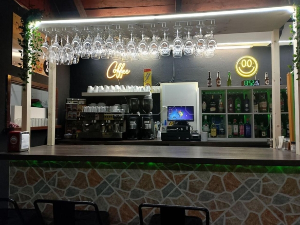Local cerca av de la Aurora