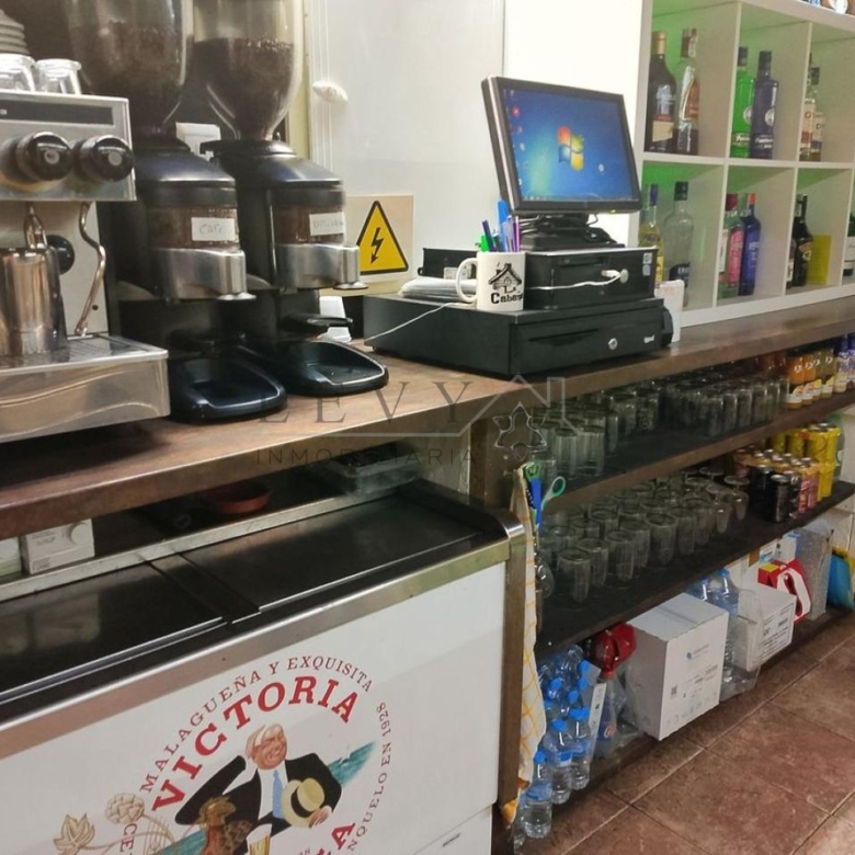 Local cerca av de la Aurora