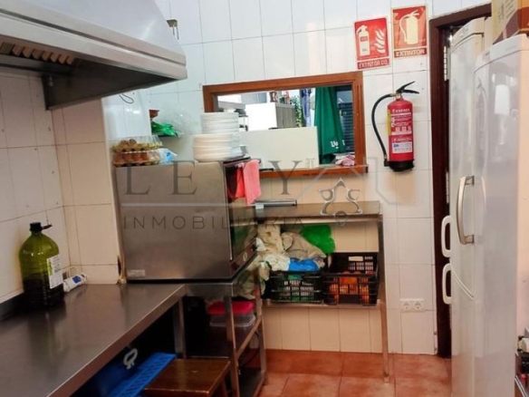 Local cerca av de la Aurora