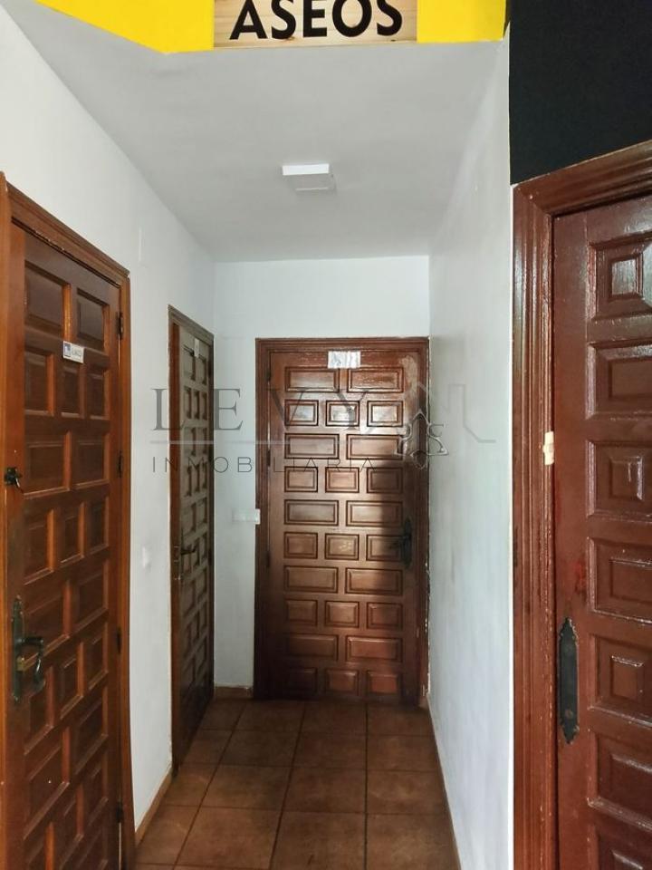 176607818091900028629_176607758493 Local cerca av de la Aurora