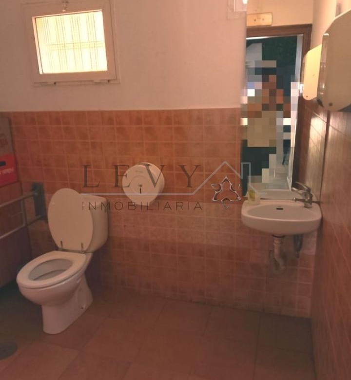 Local cerca av de la Aurora