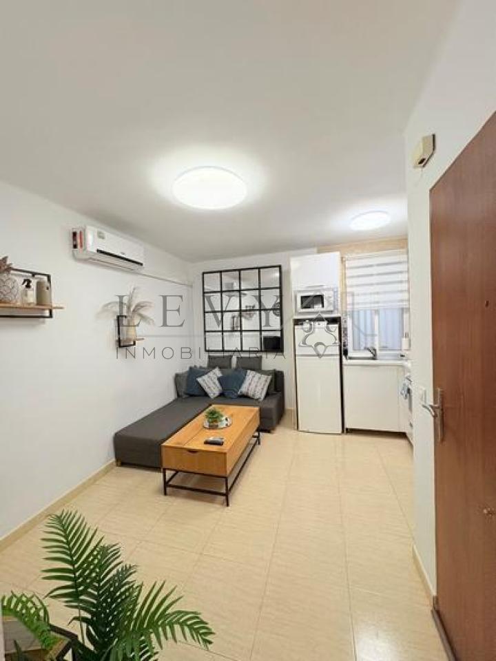 176650961193200168179_176650951600 Apartamento con licencia turística en pleno centro de Málaga