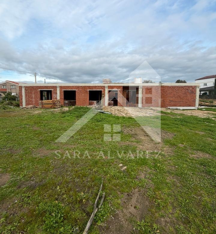 SE VENDE CASA CON JARDÍN EN LA ZONA DE MOURENTE PRÓXIMO A PONTEVEDRA
