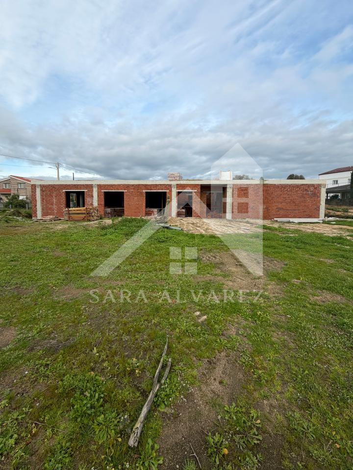 SE VENDE CASA CON JARDÍN EN LA ZONA DE MOURENTE PRÓXIMO A PONTEVEDRA