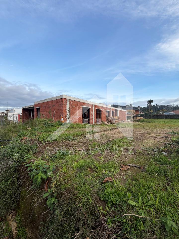 SE VENDE CASA CON JARDÍN EN LA ZONA DE MOURENTE PRÓXIMO A PONTEVEDRA