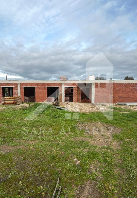SE VENDE CASA CON JARDÍN EN LA ZONA DE MOURENTE PRÓXIMO A PONTEVEDRA