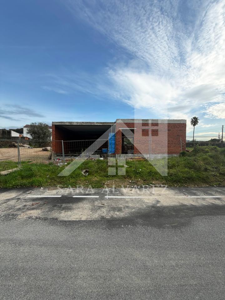 SE VENDE CASA CON JARDÍN EN LA ZONA DE MOURENTE PRÓXIMO A PONTEVEDRA