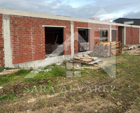 SE VENDE CASA CON JARDÍN EN LA ZONA DE MOURENTE PRÓXIMO A PONTEVEDRA