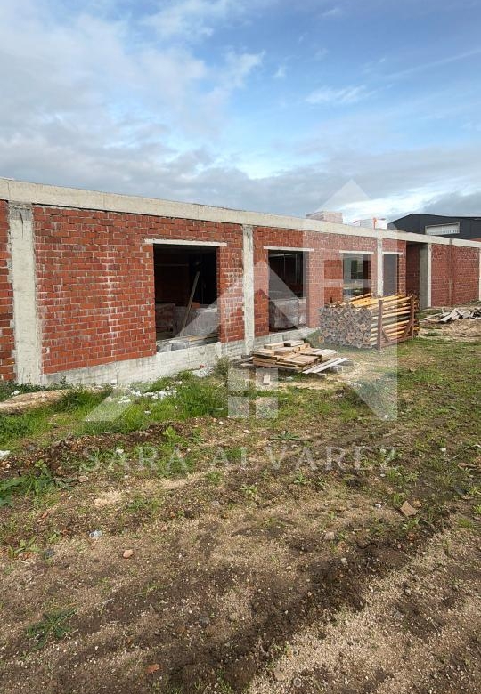 SE VENDE CASA CON JARDÍN EN LA ZONA DE MOURENTE PRÓXIMO A PONTEVEDRA