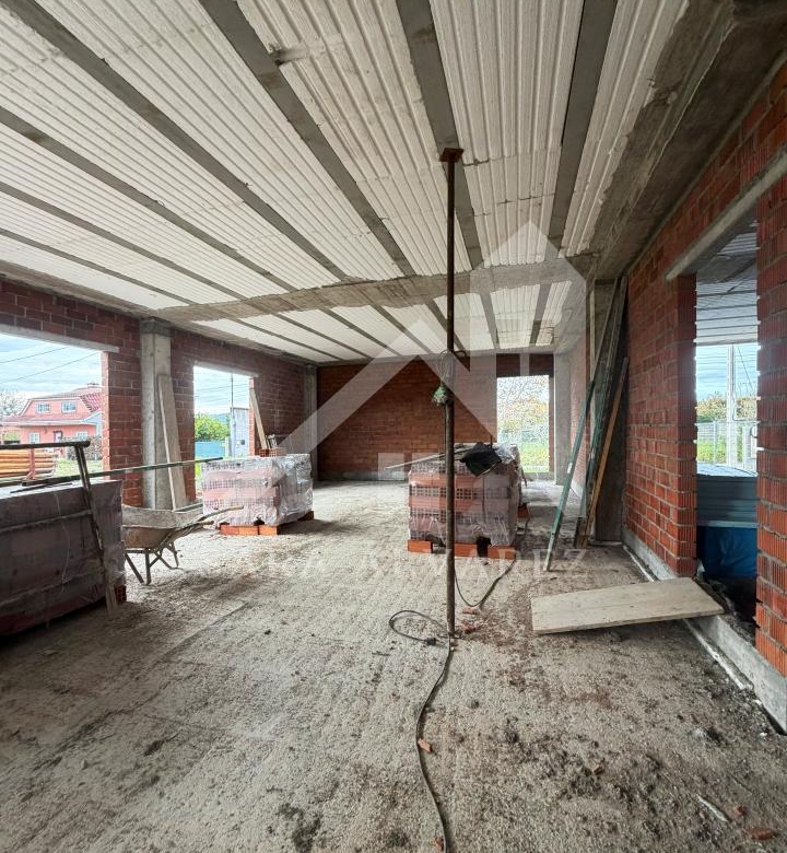 SE VENDE CASA CON JARDÍN EN LA ZONA DE MOURENTE PRÓXIMO A PONTEVEDRA