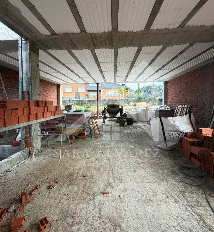 SE VENDE CASA CON JARDÍN EN LA ZONA DE MOURENTE PRÓXIMO A PONTEVEDRA