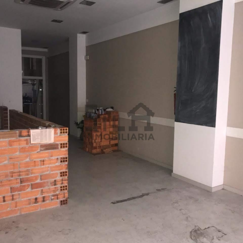 ALQUILER LOCAL EN RÚA BEDOYA