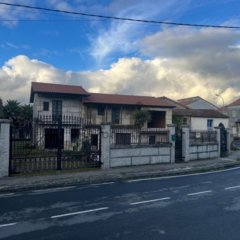 VENTA 3 CASAS EN XINZO