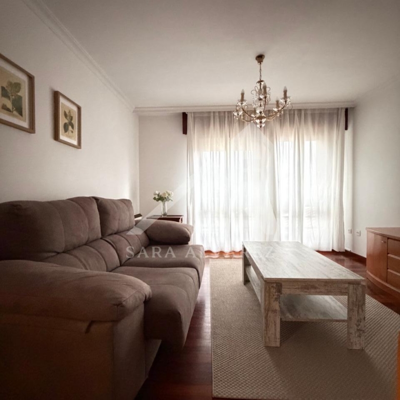 SE ALQUILA LUMINOSO APARTAMENTO DE DOS HABITACIONES CON 2 PLAZAS DE GARAJE  EN JUAN BAUSTISTA ANDRADE ZONA PASARON