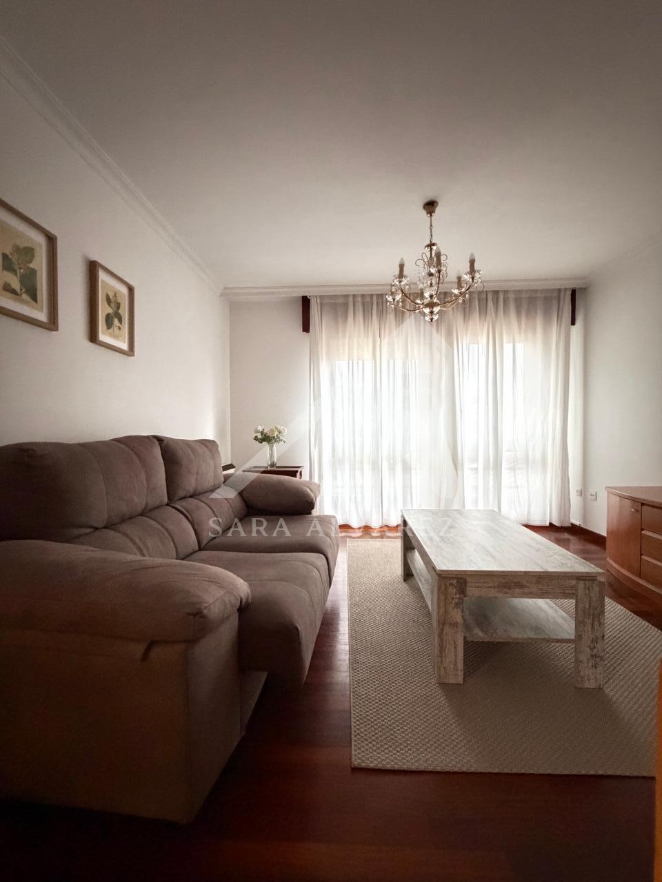 SE ALQUILA LUMINOSO APARTAMENTO DE DOS HABITACIONES CON 2 PLAZAS DE GARAJE  EN JUAN BAUSTISTA ANDRADE ZONA PASARON