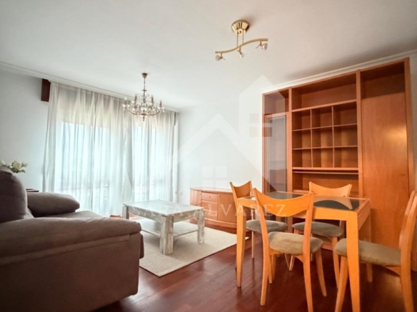 SE ALQUILA LUMINOSO APARTAMENTO DE DOS HABITACIONES CON 2 PLAZAS DE GARAJE  EN JUAN BAUSTISTA ANDRADE ZONA PASARON