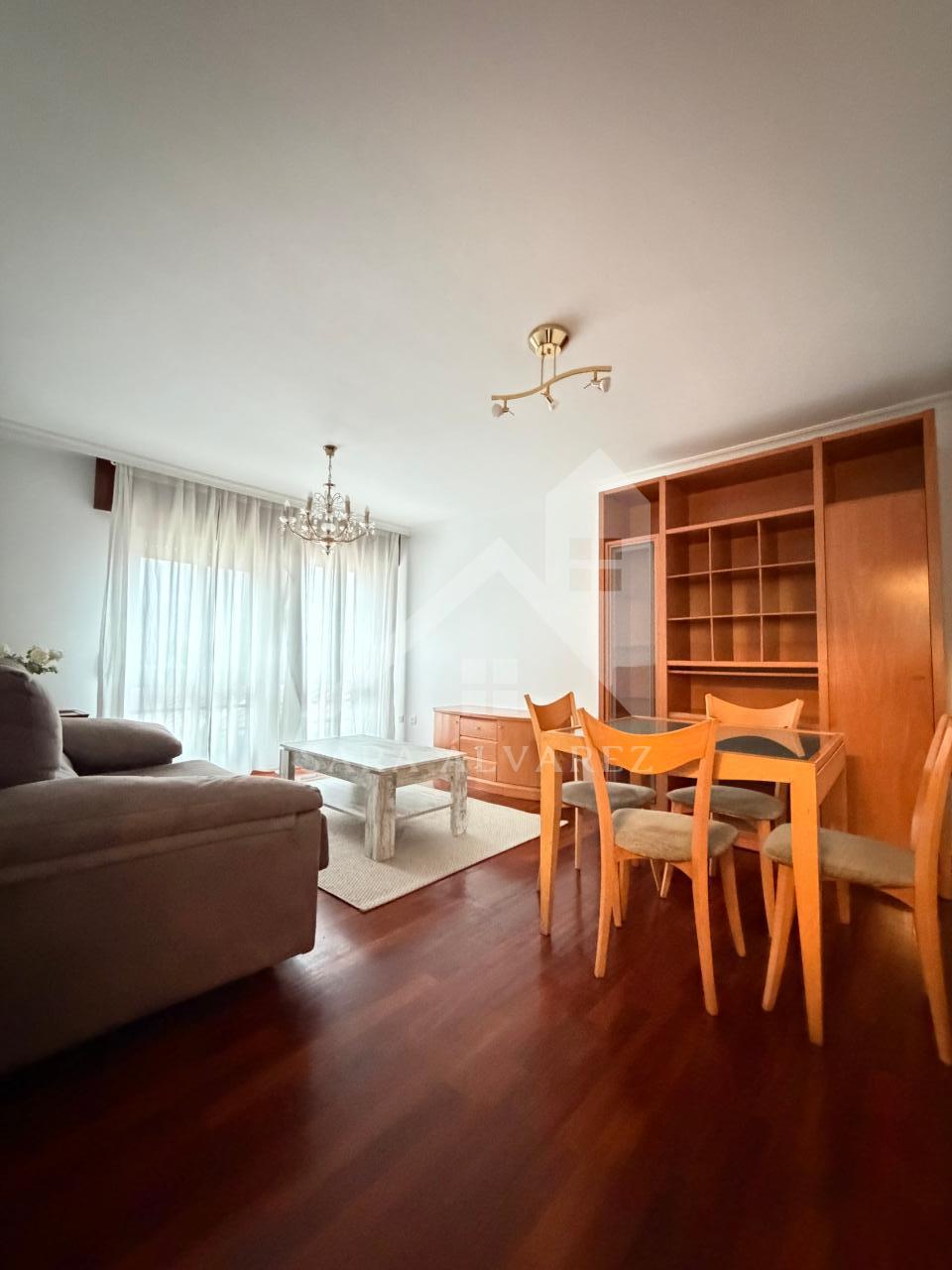 SE ALQUILA LUMINOSO APARTAMENTO DE DOS HABITACIONES CON 2 PLAZAS DE GARAJE  EN JUAN BAUSTISTA ANDRADE ZONA PASARON