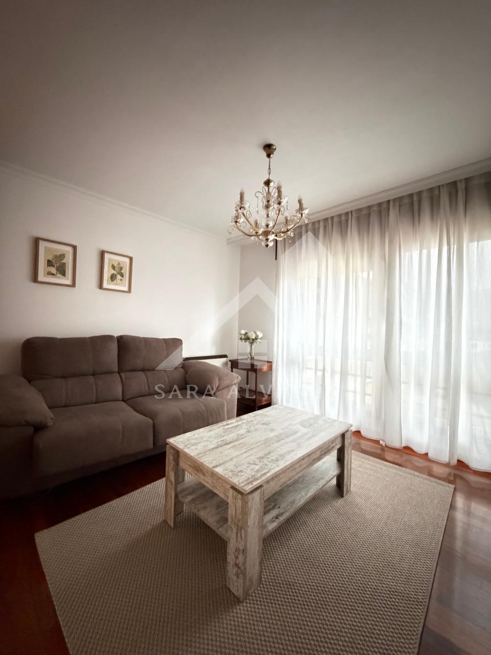 SE ALQUILA LUMINOSO APARTAMENTO DE DOS HABITACIONES CON 2 PLAZAS DE GARAJE  EN JUAN BAUSTISTA ANDRADE ZONA PASARON