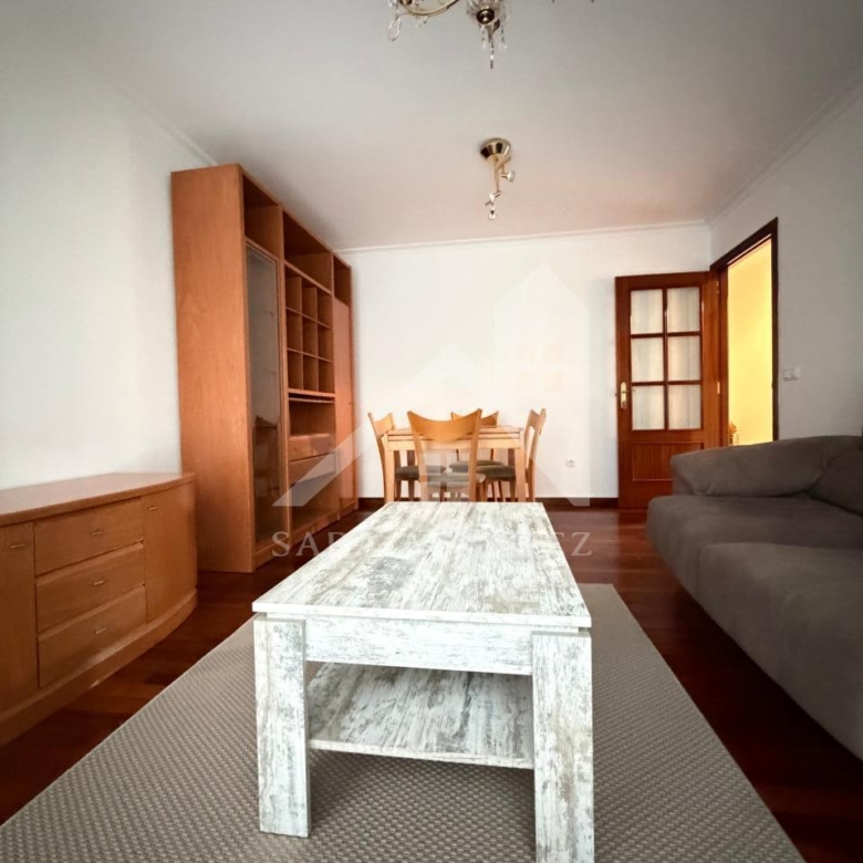 SE ALQUILA LUMINOSO APARTAMENTO DE DOS HABITACIONES CON 2 PLAZAS DE GARAJE  EN JUAN BAUSTISTA ANDRADE ZONA PASARON