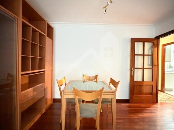 SE ALQUILA LUMINOSO APARTAMENTO DE DOS HABITACIONES CON 2 PLAZAS DE GARAJE  EN JUAN BAUSTISTA ANDRADE ZONA PASARON