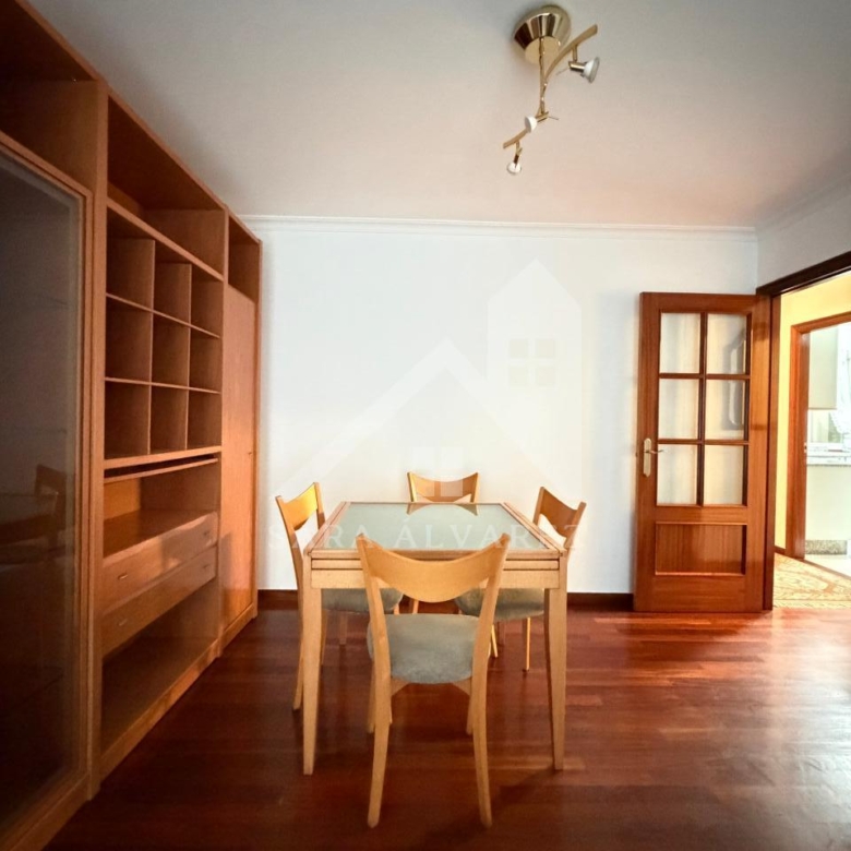 SE ALQUILA LUMINOSO APARTAMENTO DE DOS HABITACIONES CON 2 PLAZAS DE GARAJE  EN JUAN BAUSTISTA ANDRADE ZONA PASARON