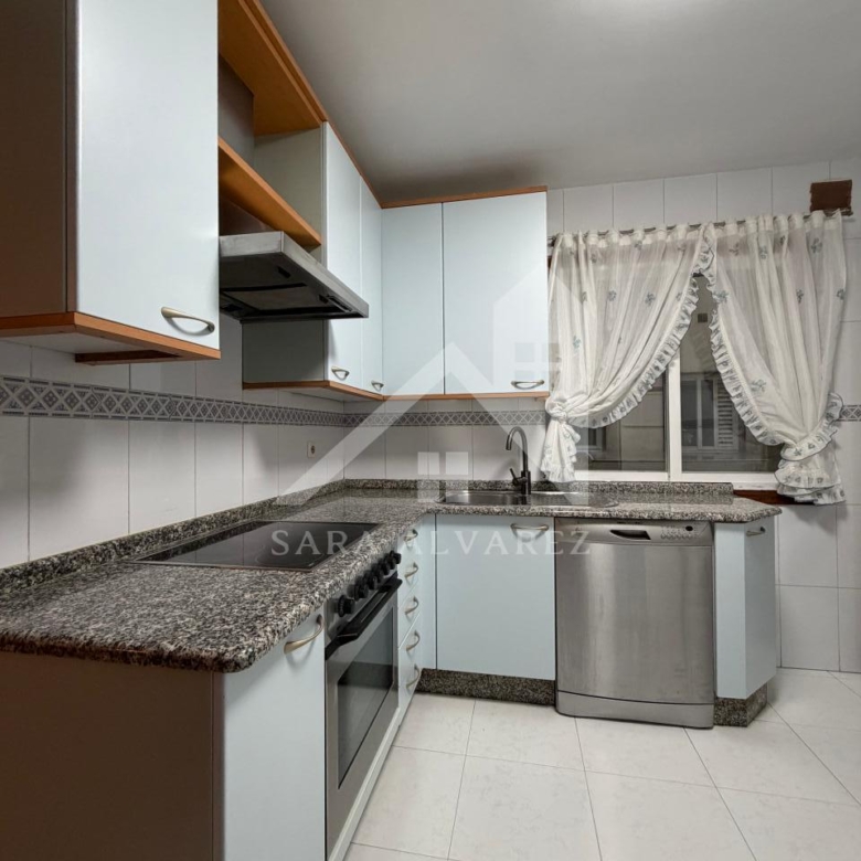 SE ALQUILA LUMINOSO APARTAMENTO DE DOS HABITACIONES CON 2 PLAZAS DE GARAJE  EN JUAN BAUSTISTA ANDRADE ZONA PASARON