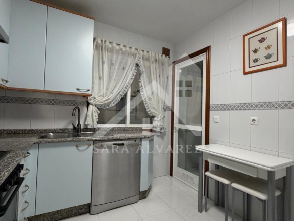 SE ALQUILA LUMINOSO APARTAMENTO DE DOS HABITACIONES CON 2 PLAZAS DE GARAJE  EN JUAN BAUSTISTA ANDRADE ZONA PASARON