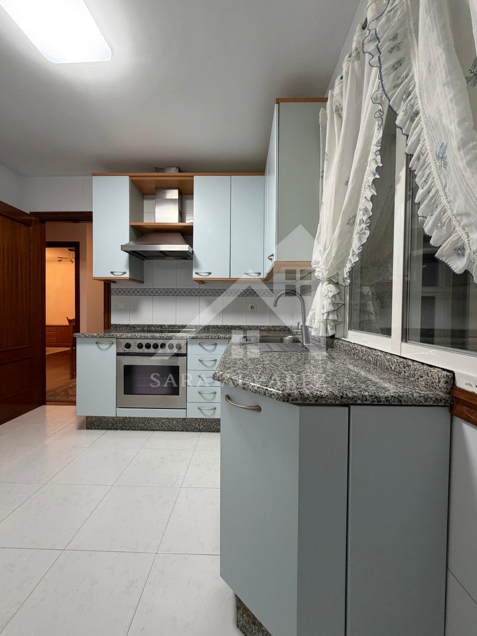 SE ALQUILA LUMINOSO APARTAMENTO DE DOS HABITACIONES CON 2 PLAZAS DE GARAJE  EN JUAN BAUSTISTA ANDRADE ZONA PASARON