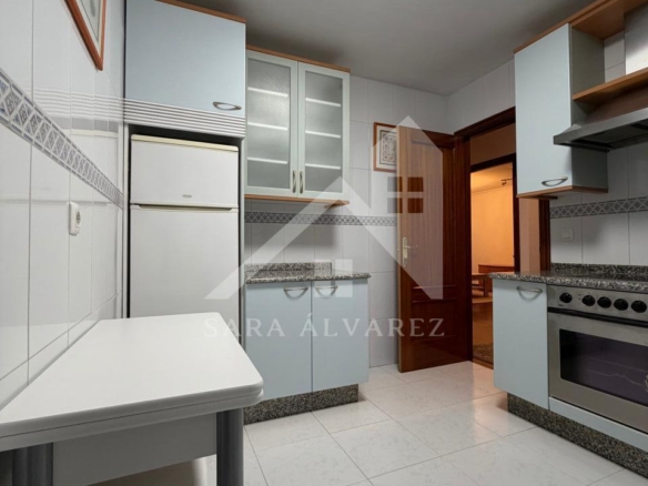 SE ALQUILA LUMINOSO APARTAMENTO DE DOS HABITACIONES CON 2 PLAZAS DE GARAJE  EN JUAN BAUSTISTA ANDRADE ZONA PASARON