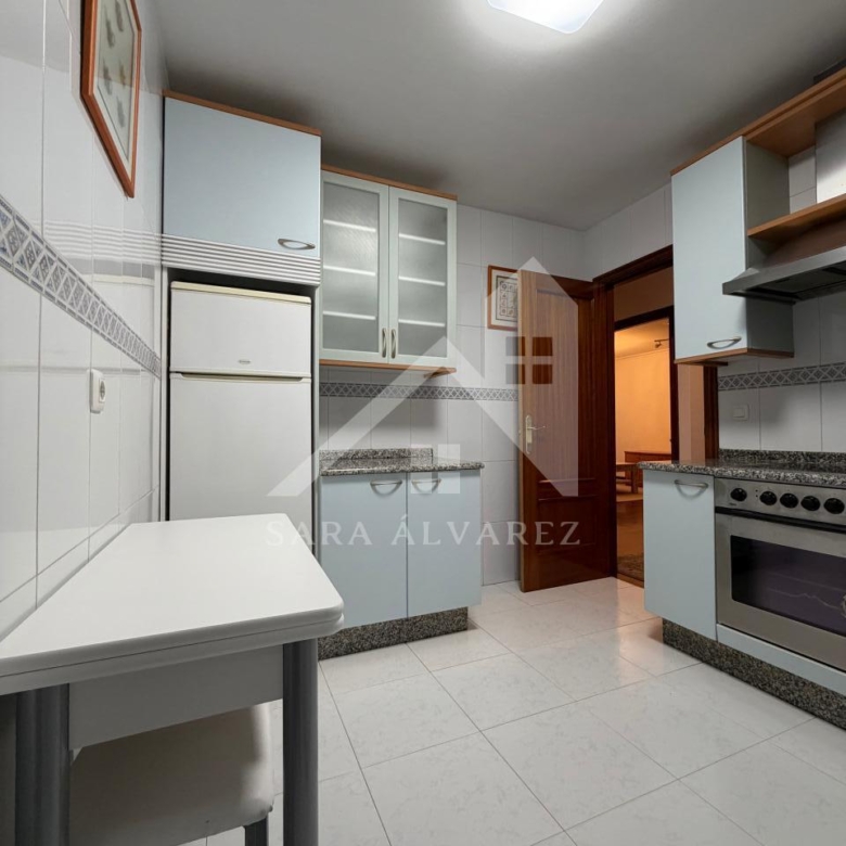 SE ALQUILA LUMINOSO APARTAMENTO DE DOS HABITACIONES CON 2 PLAZAS DE GARAJE  EN JUAN BAUSTISTA ANDRADE ZONA PASARON