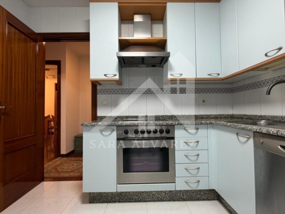 SE ALQUILA LUMINOSO APARTAMENTO DE DOS HABITACIONES CON 2 PLAZAS DE GARAJE  EN JUAN BAUSTISTA ANDRADE ZONA PASARON
