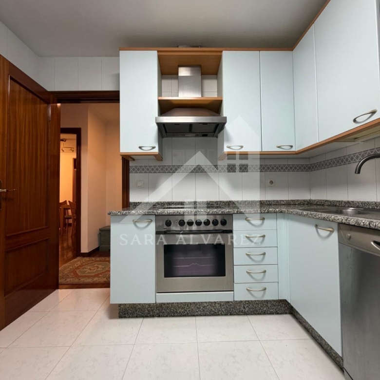 SE ALQUILA LUMINOSO APARTAMENTO DE DOS HABITACIONES CON 2 PLAZAS DE GARAJE  EN JUAN BAUSTISTA ANDRADE ZONA PASARON