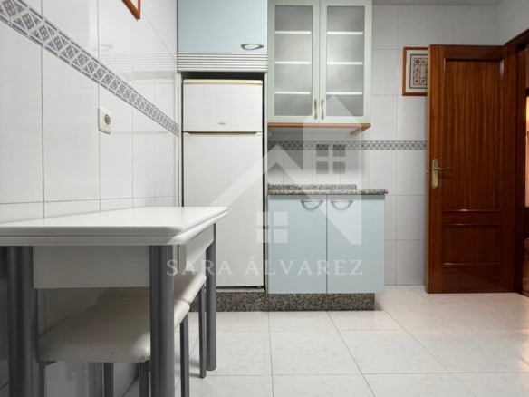 SE ALQUILA LUMINOSO APARTAMENTO DE DOS HABITACIONES CON 2 PLAZAS DE GARAJE  EN JUAN BAUSTISTA ANDRADE ZONA PASARON