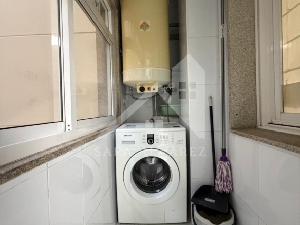 SE ALQUILA LUMINOSO APARTAMENTO DE DOS HABITACIONES CON 2 PLAZAS DE GARAJE  EN JUAN BAUSTISTA ANDRADE ZONA PASARON