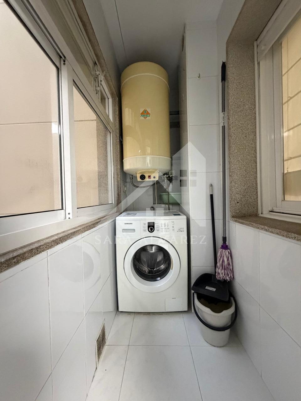 SE ALQUILA LUMINOSO APARTAMENTO DE DOS HABITACIONES CON 2 PLAZAS DE GARAJE  EN JUAN BAUSTISTA ANDRADE ZONA PASARON