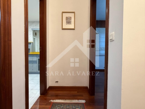 SE ALQUILA LUMINOSO APARTAMENTO DE DOS HABITACIONES CON 2 PLAZAS DE GARAJE  EN JUAN BAUSTISTA ANDRADE ZONA PASARON
