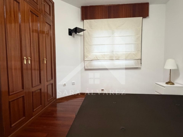 SE ALQUILA LUMINOSO APARTAMENTO DE DOS HABITACIONES CON 2 PLAZAS DE GARAJE  EN JUAN BAUSTISTA ANDRADE ZONA PASARON