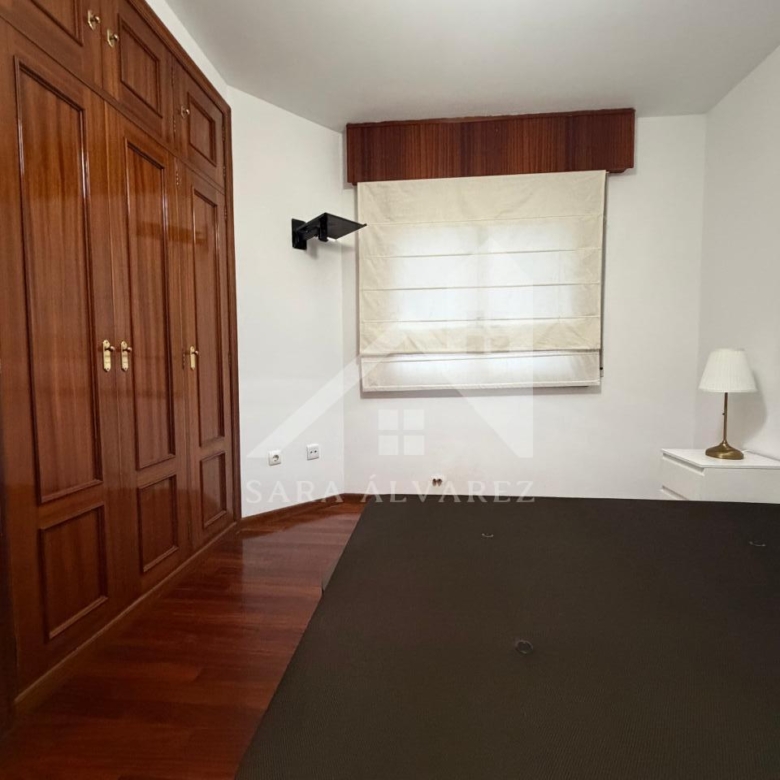 SE ALQUILA LUMINOSO APARTAMENTO DE DOS HABITACIONES CON 2 PLAZAS DE GARAJE  EN JUAN BAUSTISTA ANDRADE ZONA PASARON