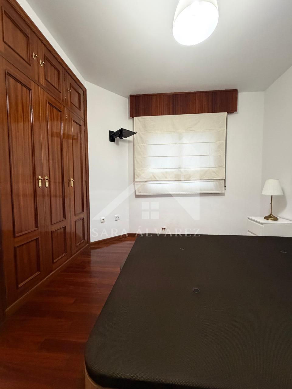 SE ALQUILA LUMINOSO APARTAMENTO DE DOS HABITACIONES CON 2 PLAZAS DE GARAJE  EN JUAN BAUSTISTA ANDRADE ZONA PASARON