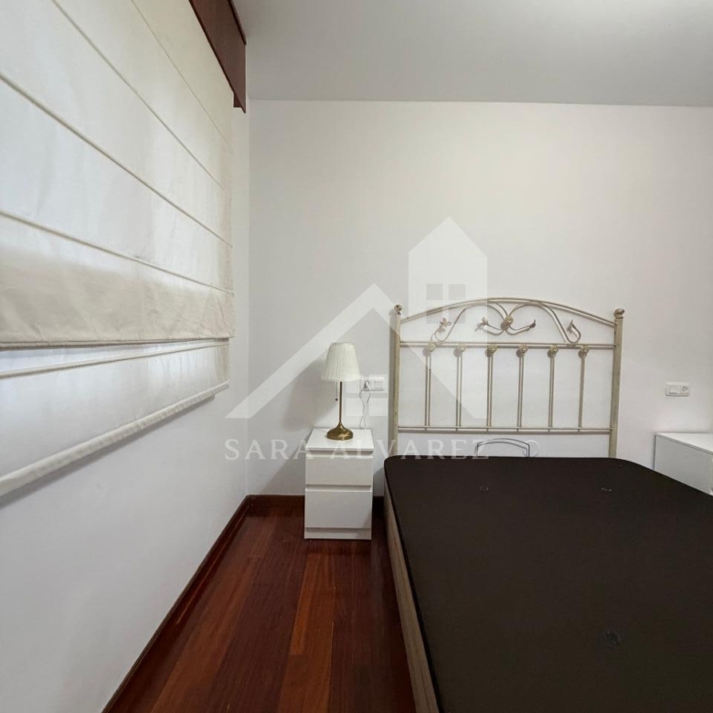 SE ALQUILA LUMINOSO APARTAMENTO DE DOS HABITACIONES CON 2 PLAZAS DE GARAJE  EN JUAN BAUSTISTA ANDRADE ZONA PASARON